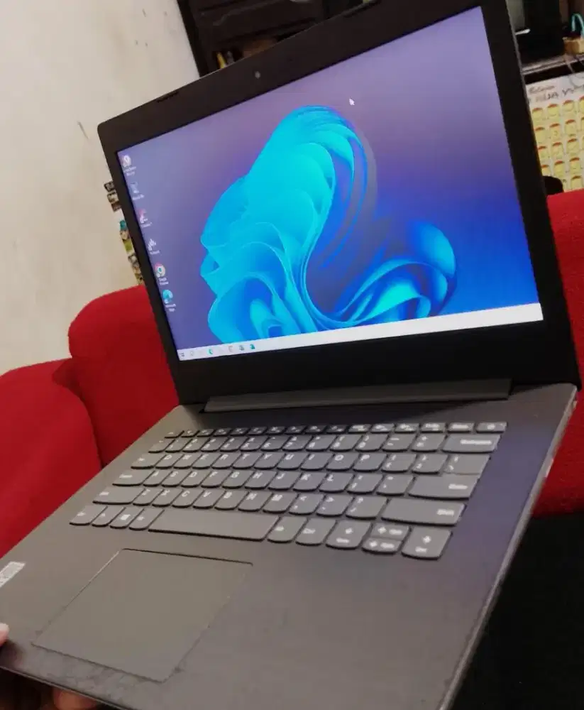 Laptop Lenovo slim ddr4 ssd bu murah