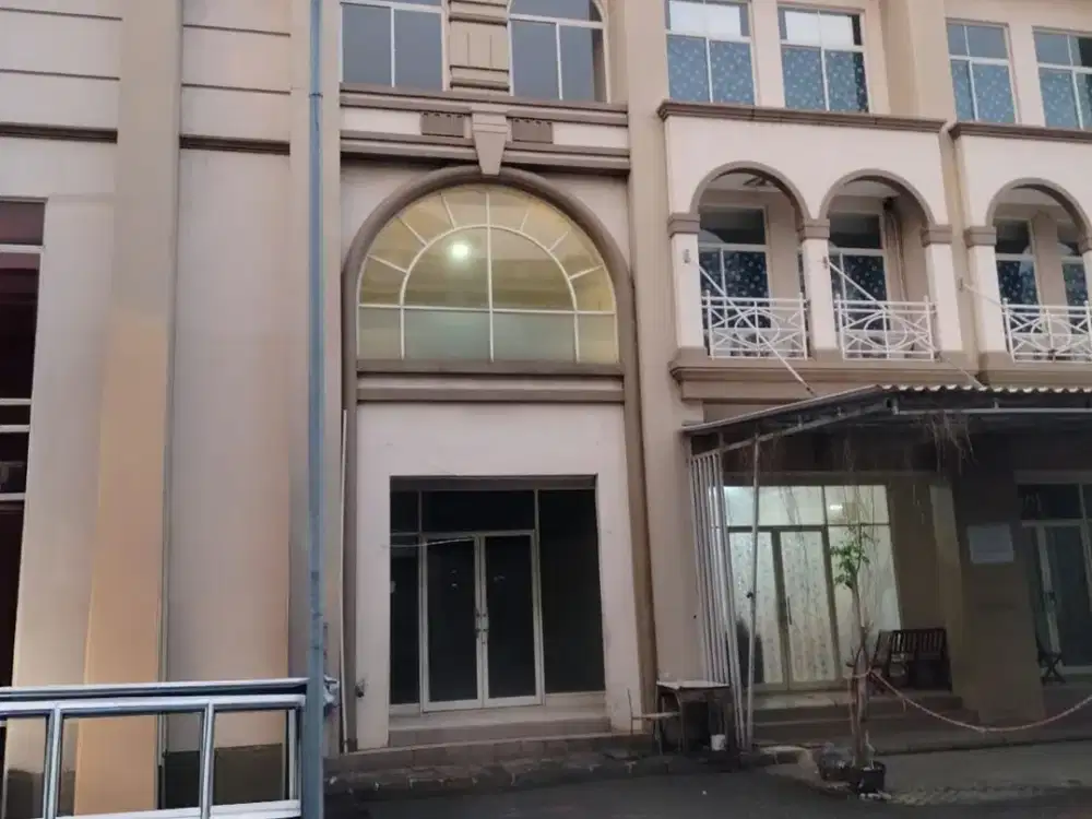 Disewakan ruko full 3 lt, panjang 13 meter Blok rrg , galaxy bekasi