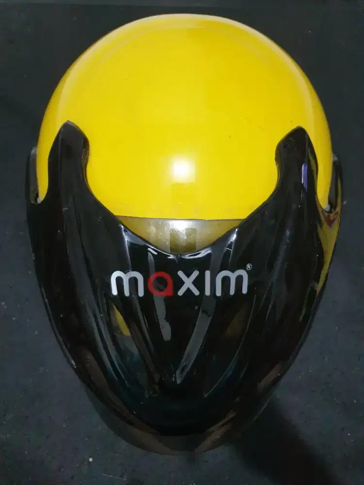 Helm maxim berkendara