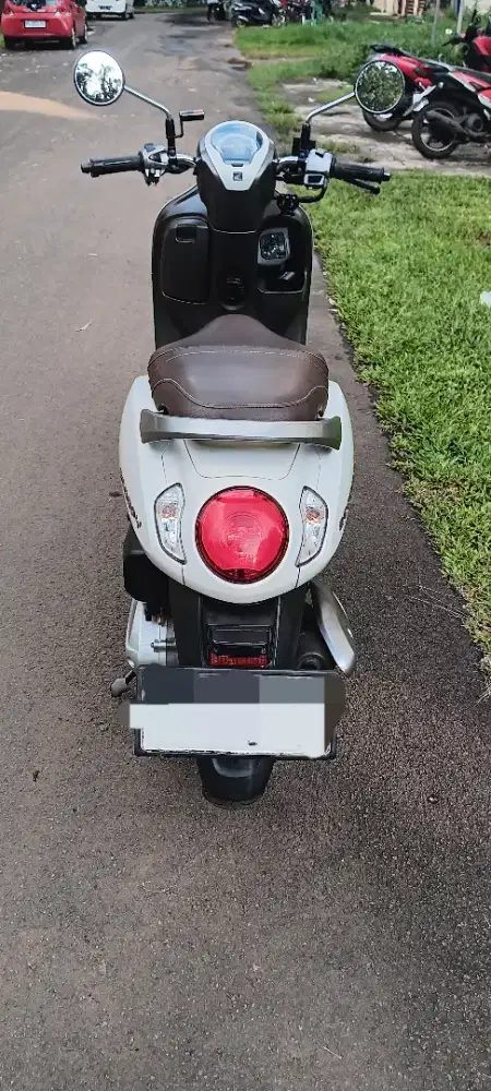 Honda scoopy tahun 2023 putih doff