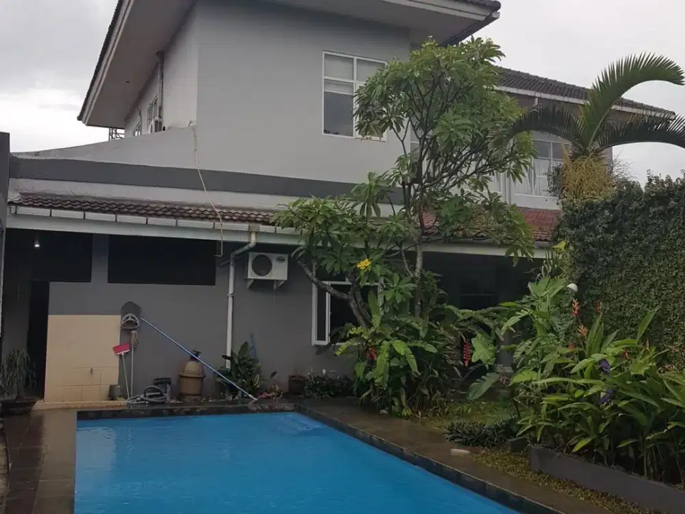 Nego Sampai Deal! Rumah Luas Siap Huni di Jl. Mawar Cilandak Timur, Jakarta Selatan