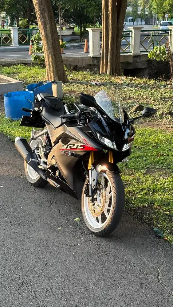 Yamaha R15 V3 hitam