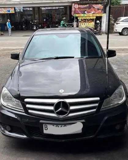 (JUAL CEPAT) Mercy C200 Mercedes Benz Hitam Tahun 2012