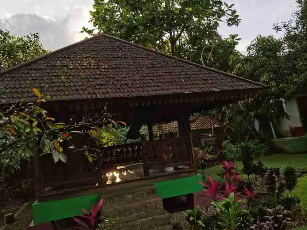 villa 2 lantai mega mendung terawat baik