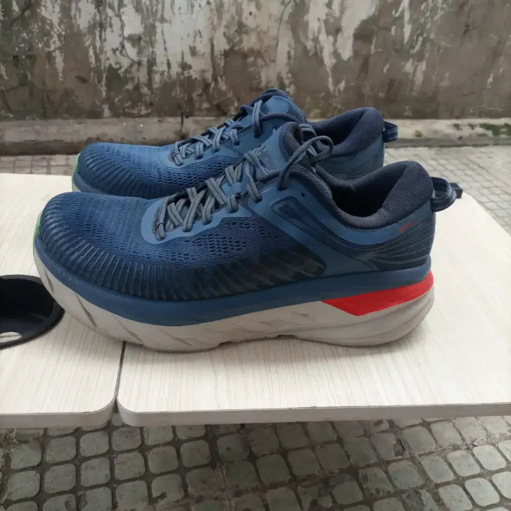 Sepatu Hoka One One Bondi 7