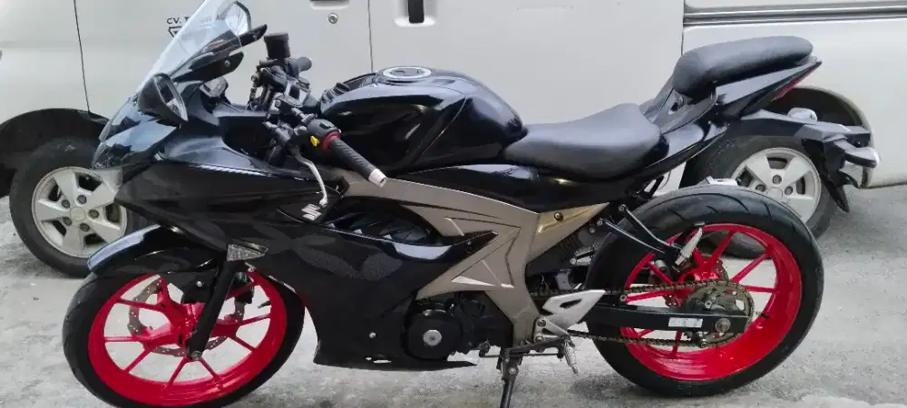 Suzuki gsx r150 tahun 2018