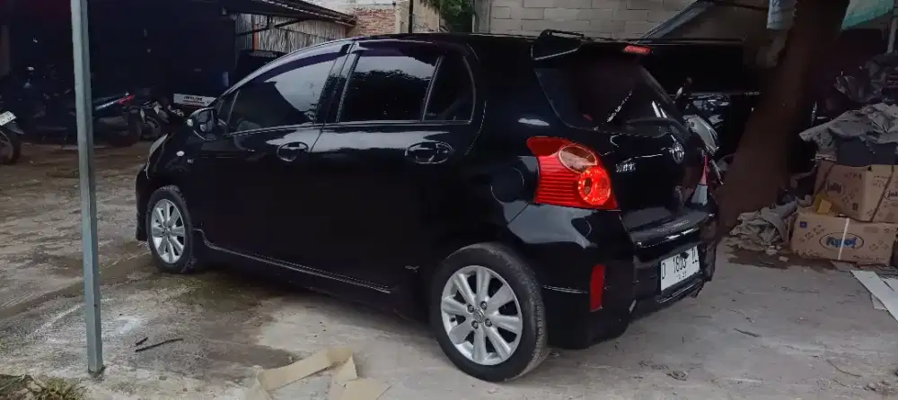 Yaris E MT istimewa 2012