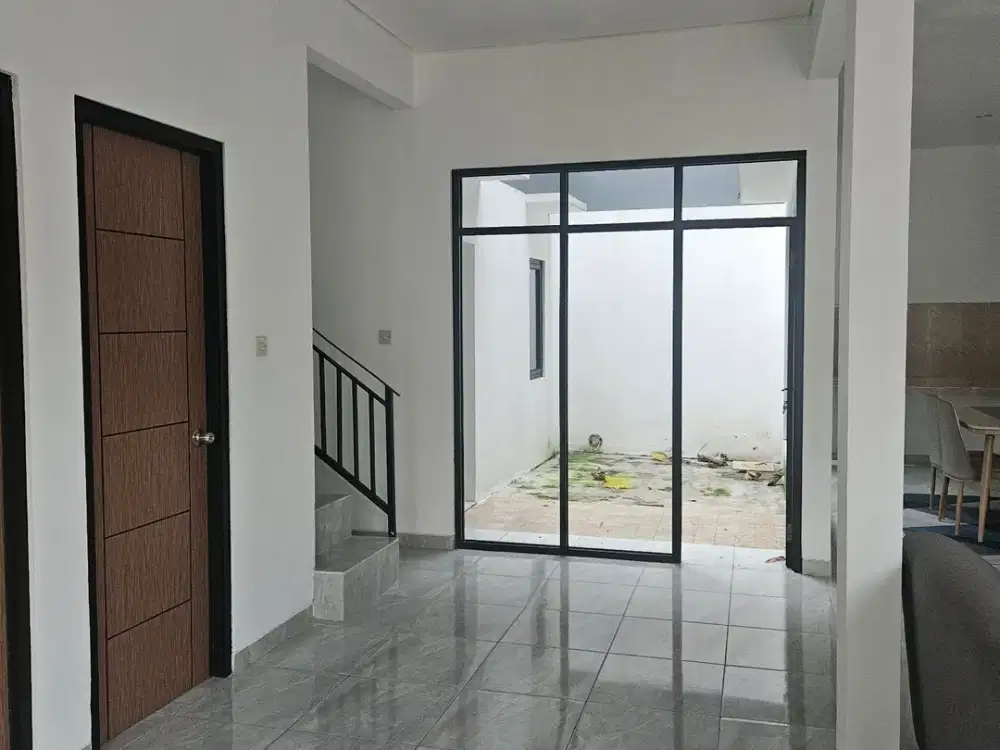 Rumah 2 lantai Renov Nusaloka harga nya bagus banget