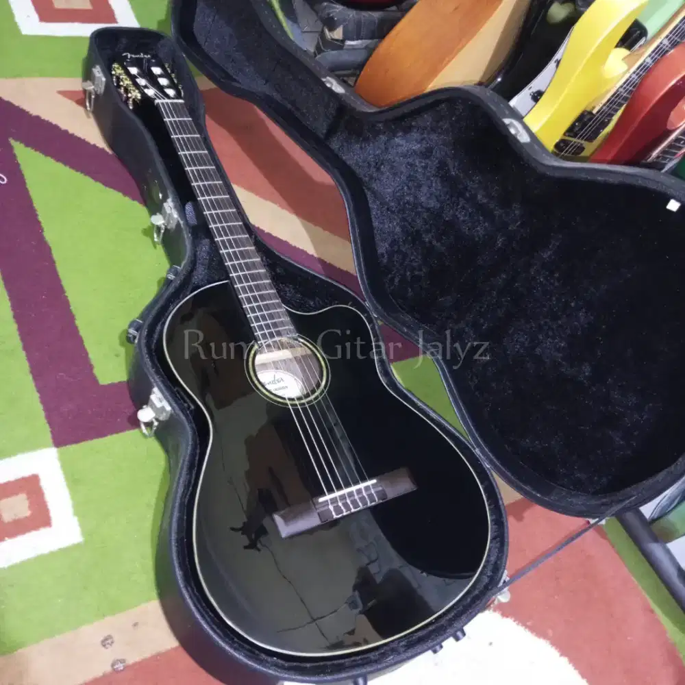 Fender CN 140 SCE BK TOP solid classical guitar
