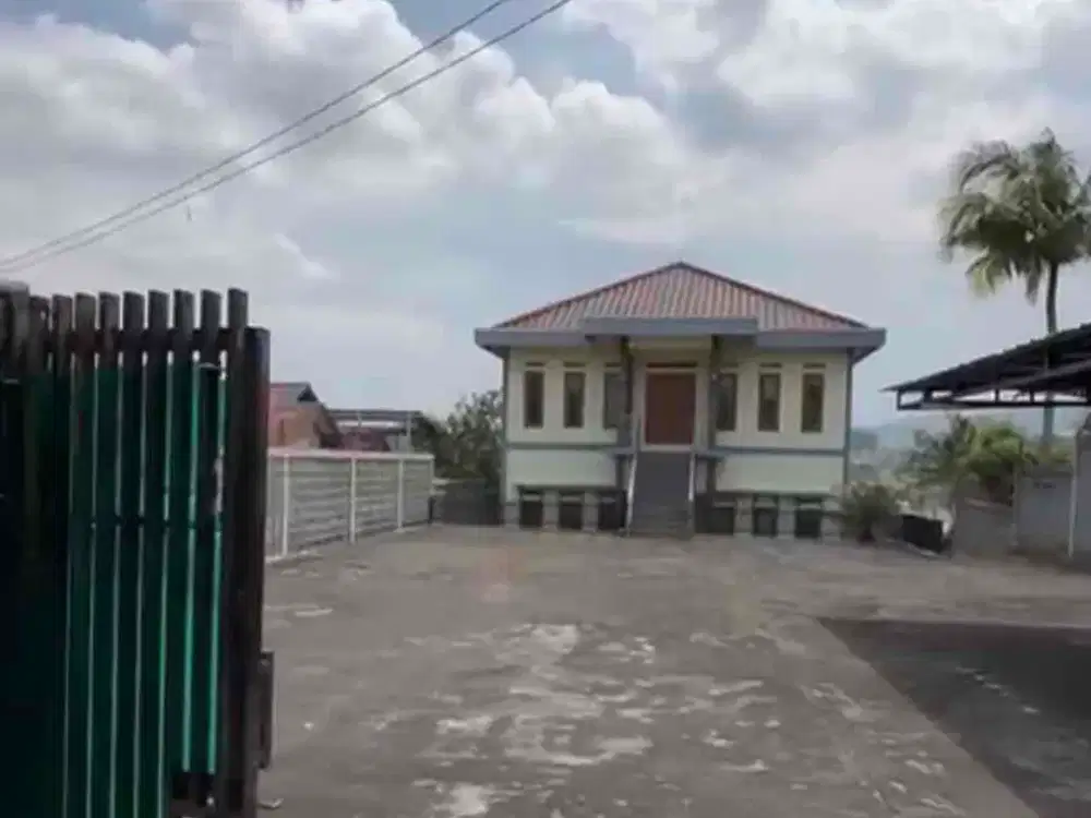 Dijual rumah di ujung berung halaman luas