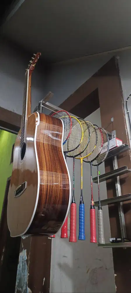 Guitar akustik buatan sendiri