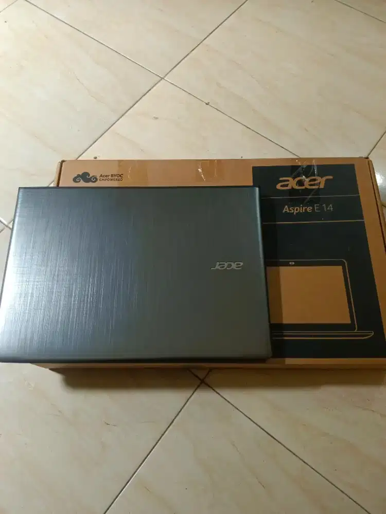 Jual laptop aspire E14 lengkap sudah upgrade jadi ram8