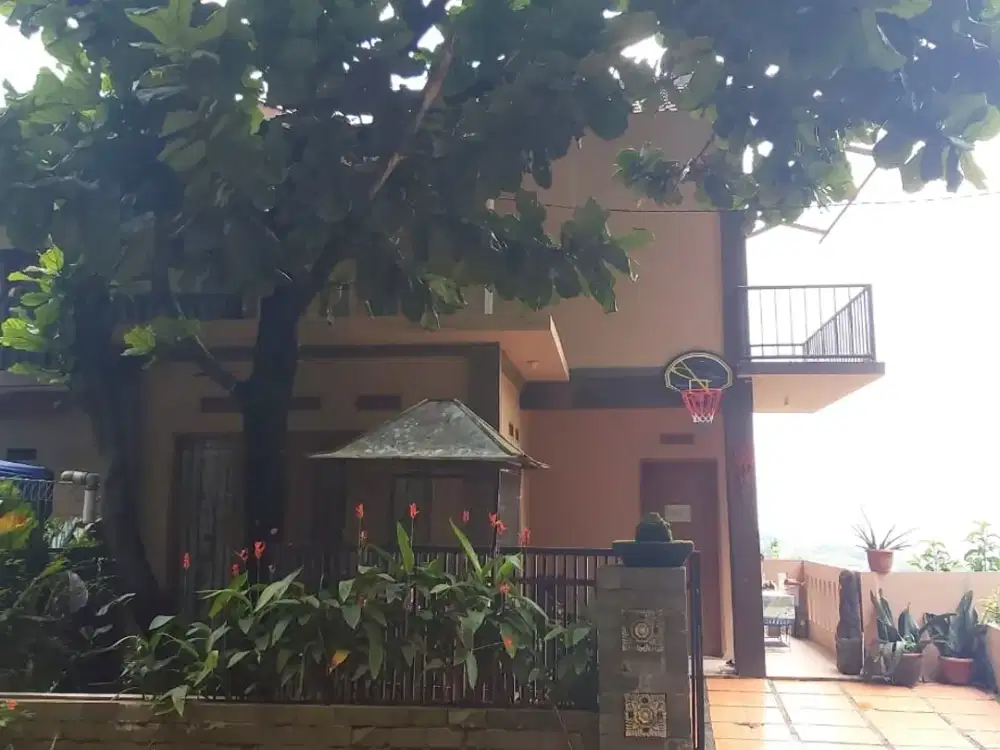 MURAH*JARANG ADA*HOT DEAL*DIJUAL RUMAH SEMI VILLA POSISI HOOK VIEW KOTA BANDUNG