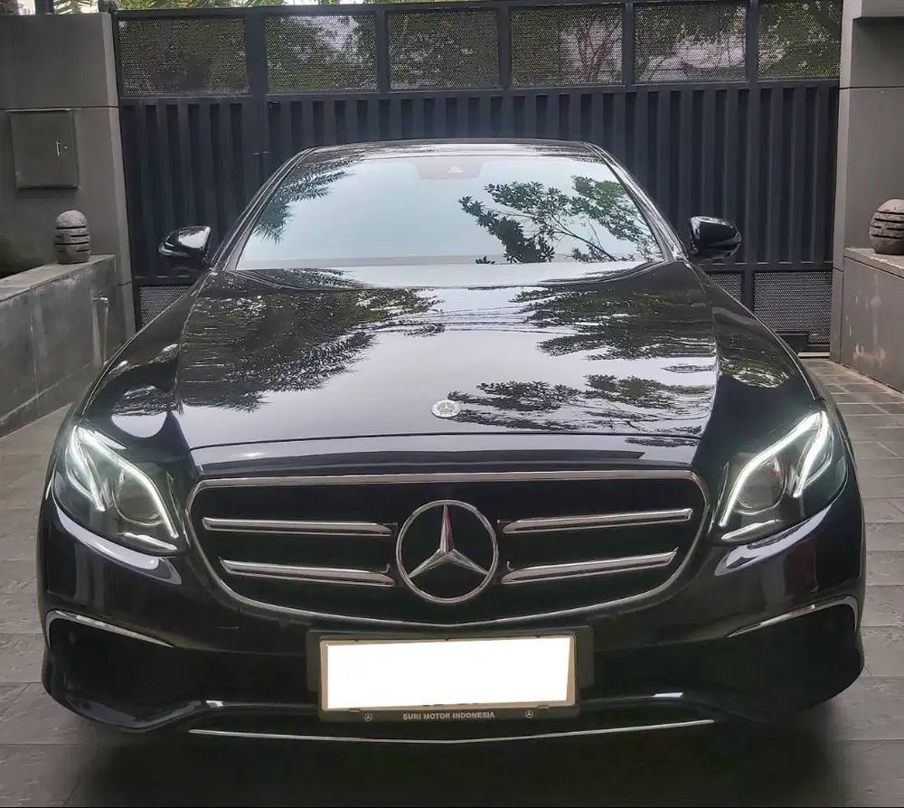 Mercedes-Benz E300 Avantgarde SportStyle Sedan, Brown on Black (rare i