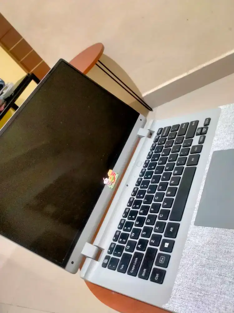 Laptop Avita Essential 14