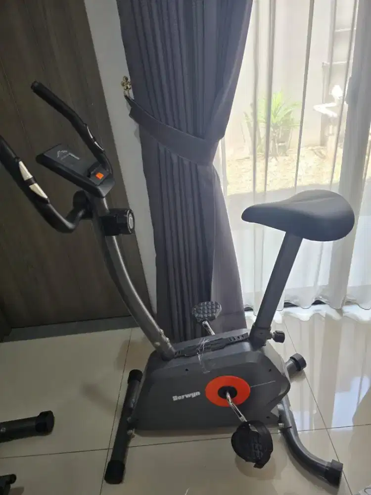 BERWYN Sepeda Statis 515B