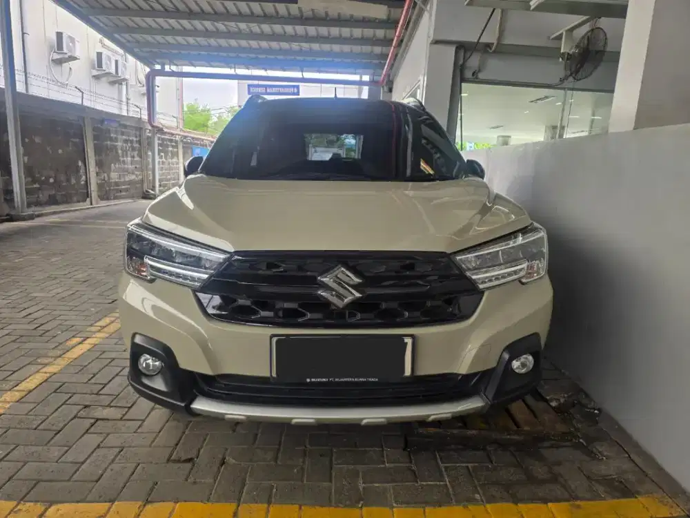 Suzuki xl7 alpha hybrid at 2023 ivory