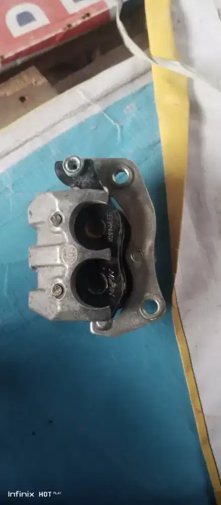 Kaliper cakram depan