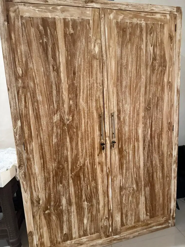 Lemari pakaian jati belanda