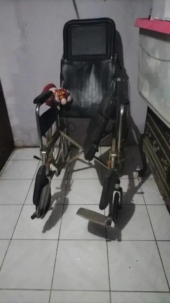 Sya mau nawarin kursi roda barang x minat