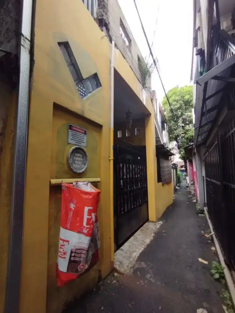 DIJUAL CEPAT 2 RUMAH DALAM 1 SHM