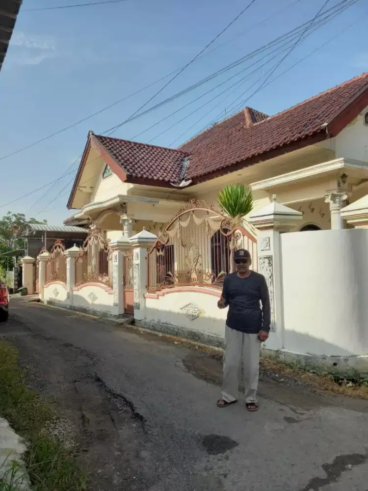 DIJUAL RUMAH CEPAT LOKASI STRATEGIS POJOK DEKAT KOTA BEBAS BANJIR