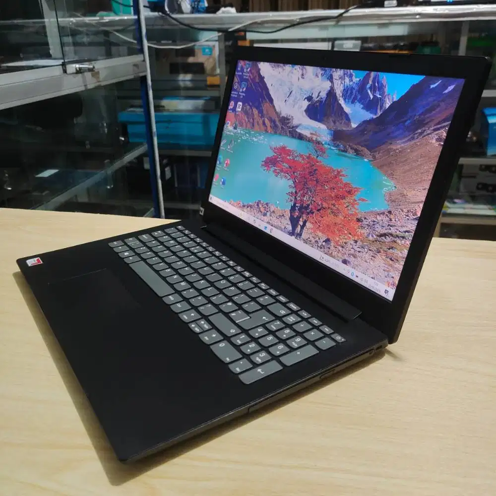 Lenovo Ideapad AMD A9-9425 Ram 8GB/128 SSD Mulus Layar Lebar