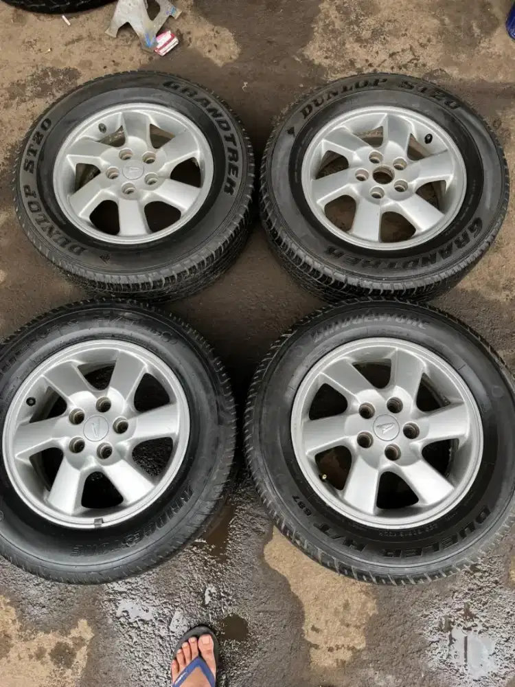 Velg original Terios ring 16 pcd 5x114,3 ban 235/60 R18