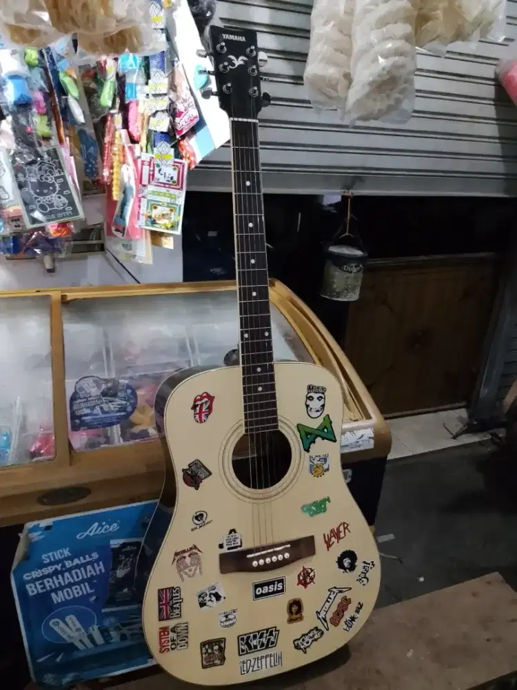 jual gitar akustik YAMAHA