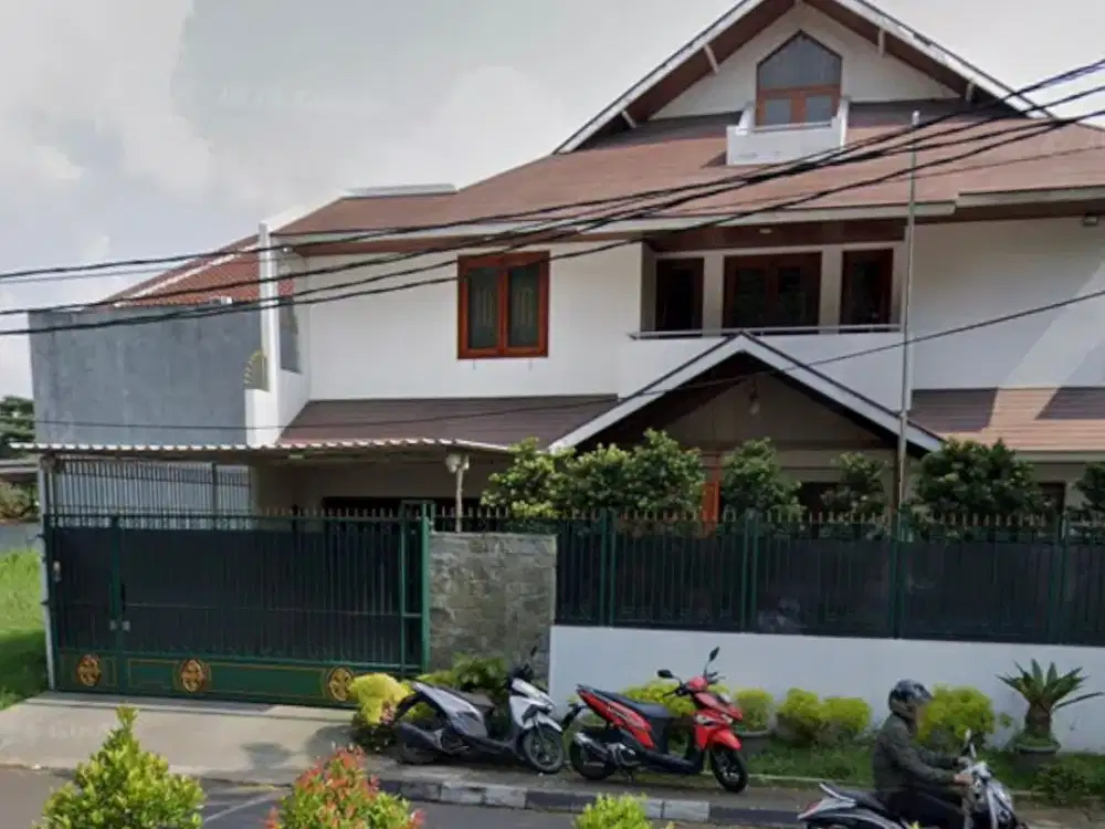 DIJUAL RUMAH SIAP HUNI JALAN LEBAR 2 MOBIL DI TAMQM VILLA MERUYA JAKARTA BARAT