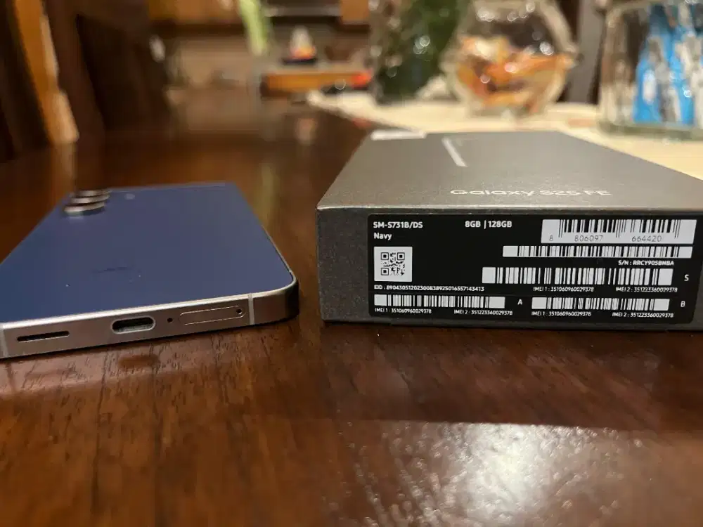 Samsung s25 FE 8/128gb super like new