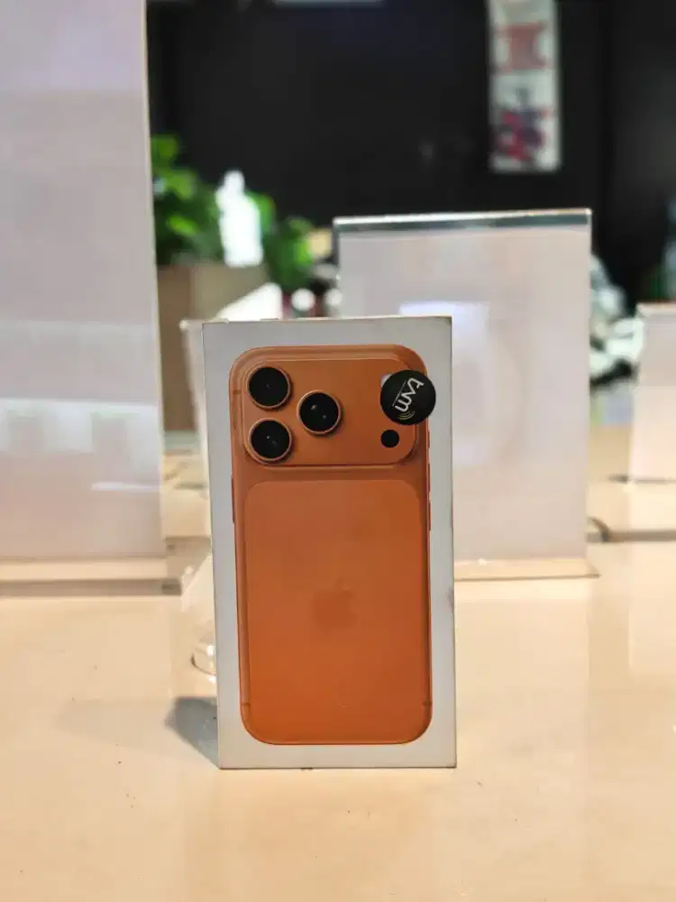 IPHONE 17 PROMAX COSMIC ORANGE
