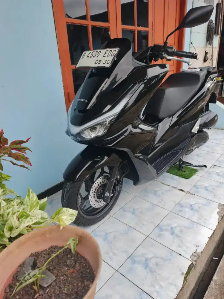 Honda PCX 160 CBS new B Depok kota gress