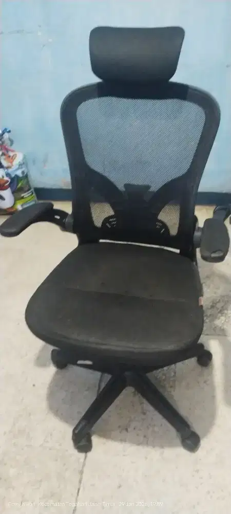 Kursi kantor atau kursi gaming