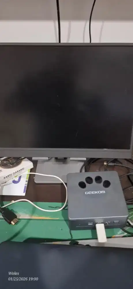 Geekom mini PC IT 13 i7 ram 32gb ssd 1tb
Monitor portable