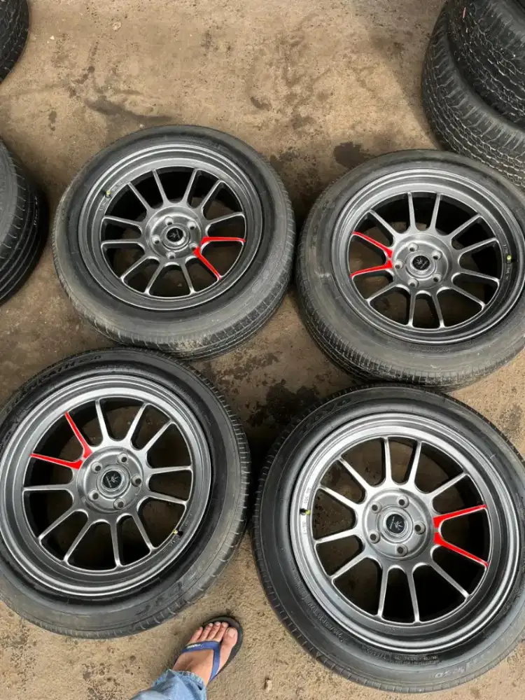 Velg venom5 ring 18 lebar 9 pcd 5x114,3 ET 20 ban 235/50 R18 reborn