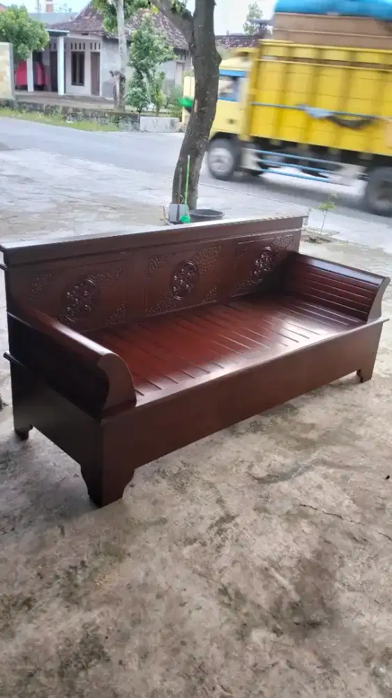 Kursi resban kayu jati