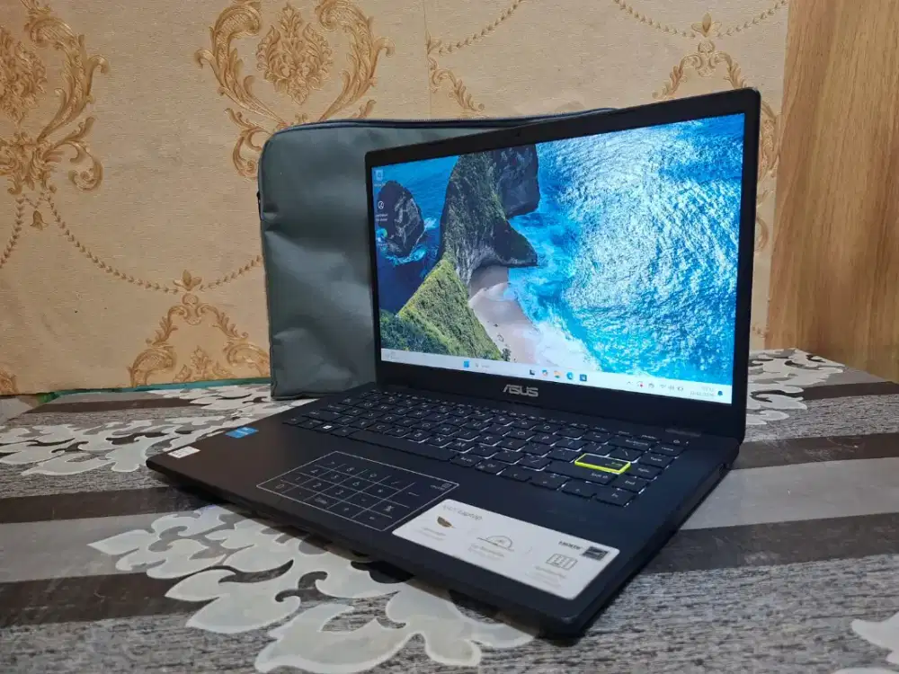 Laptop Asus Vivabook E410KA -SSD 256GB -4GB -MULUS -SIAP PAKAI -