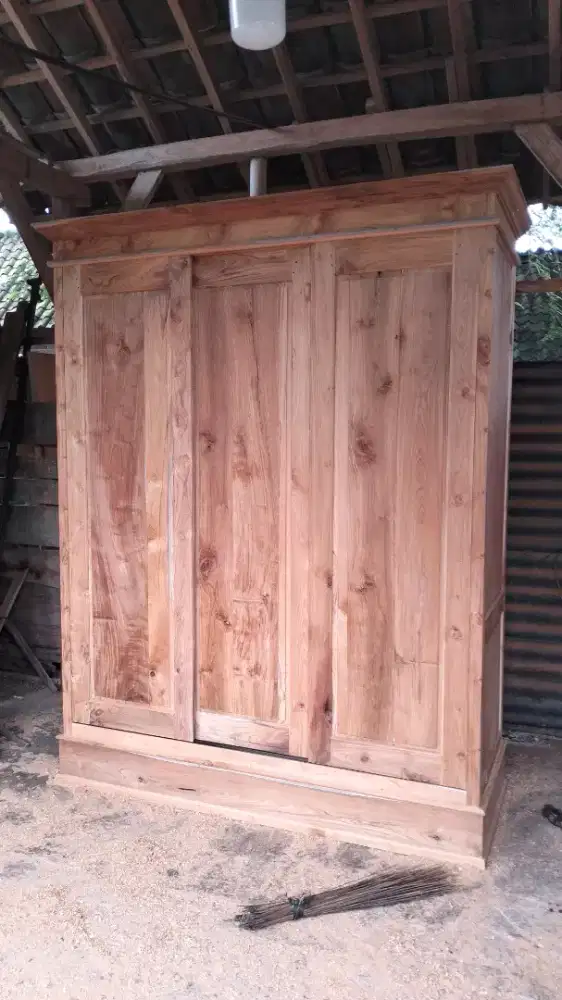 Lemari tiga pintu kayu jati tpk