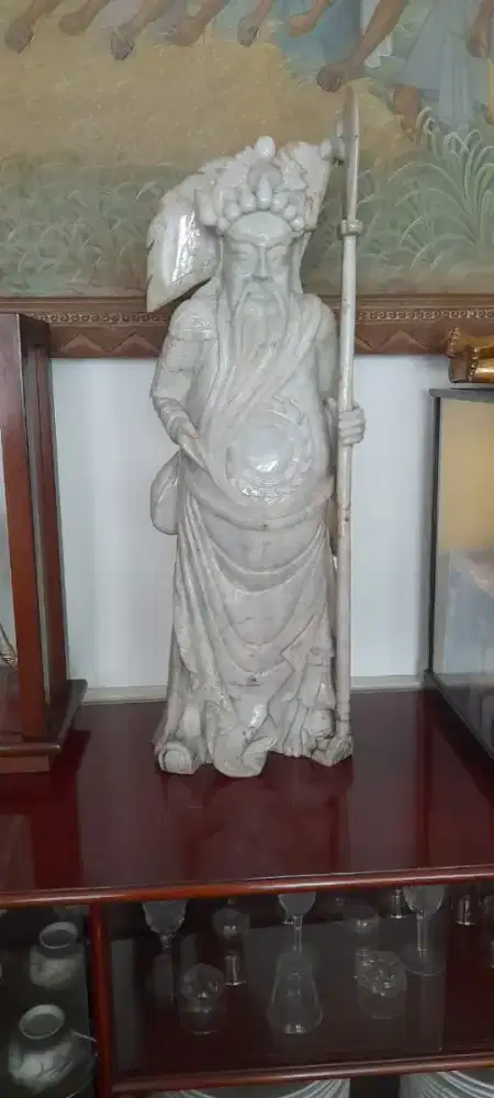 Patung giok putih