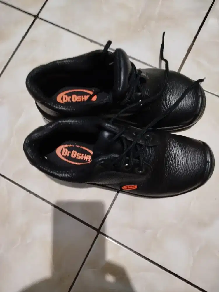 Sepatu safety merk dr osha