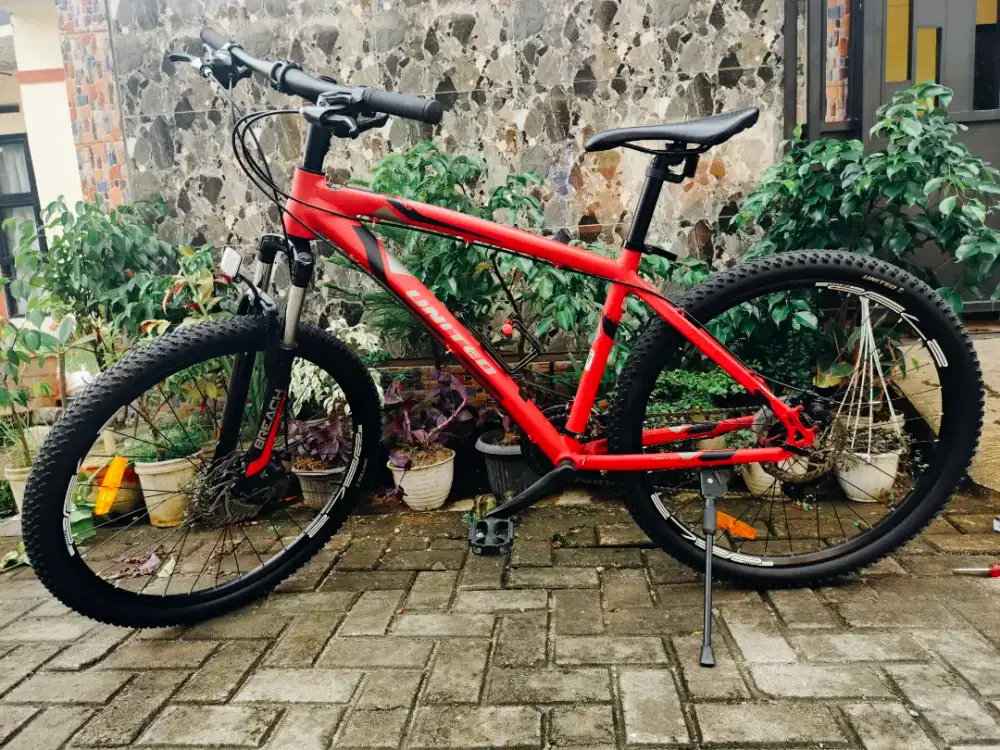 UNITED DETROIT 1.00 27.5 MERAH FERRARI