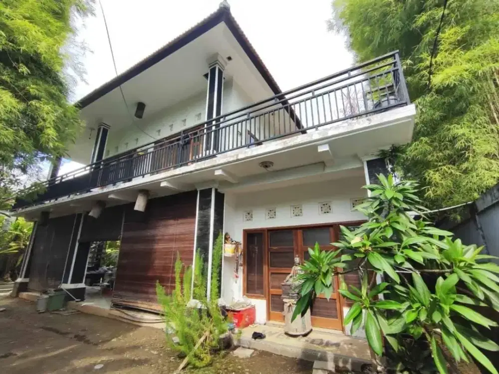 Dijual Villa 2 Lantai daerah kerobokan dekat jalan utama dengan lokasi yang aman dan tenang