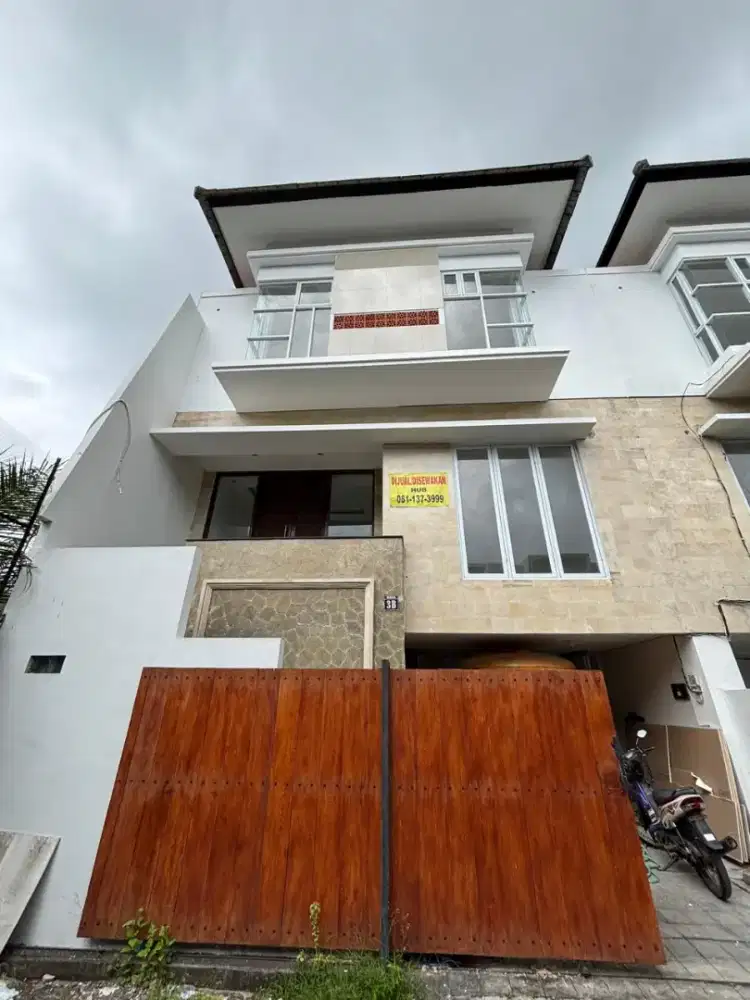 Disewakan Rumah Baru 3 lantai di Nusa Dua , 10 menit dari airport
