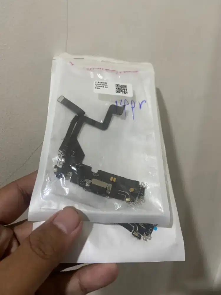 flex charger iphone 14 pro