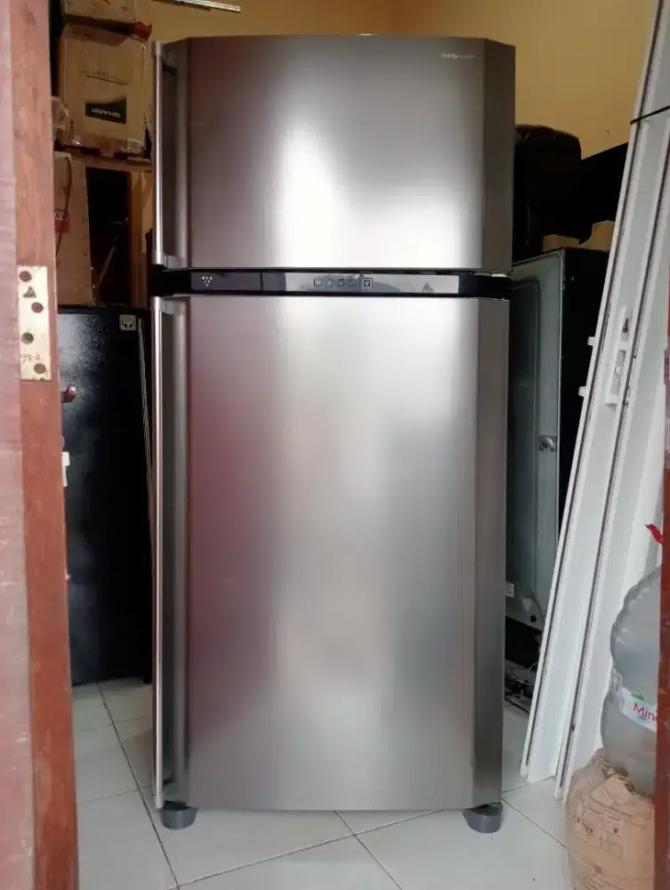 Di jual kulkas Sharp 2 pintu jumbo