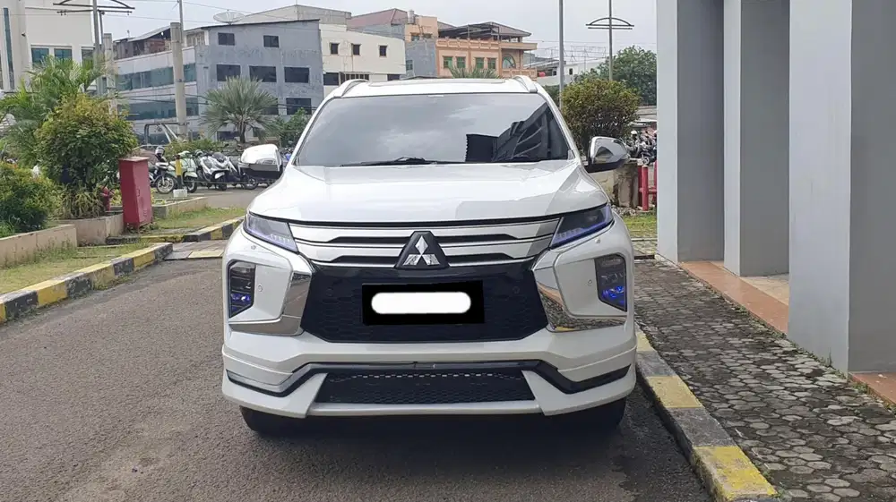 Km37rb mitsubishi pajero sport dakar 2022 diesel putih sunroof