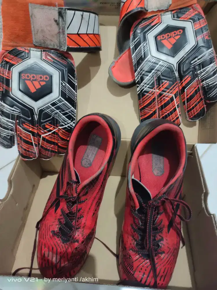 Sepatu futsal merk mills