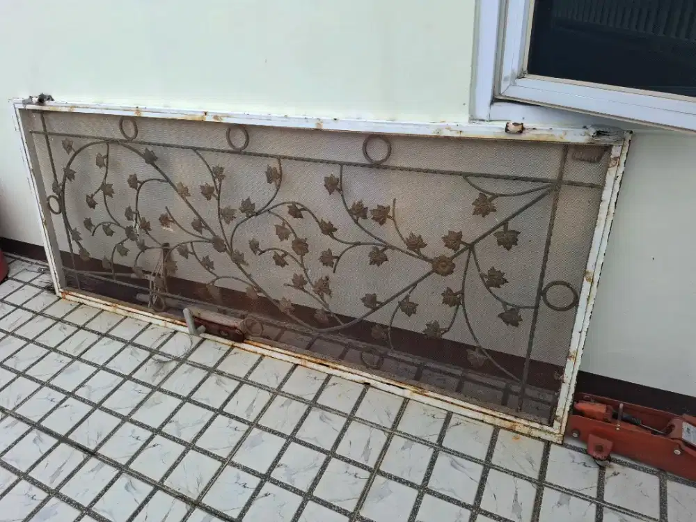 Dijual Murah Pintu Besi Tralis Bunga Las Bekas Bagus Kuat