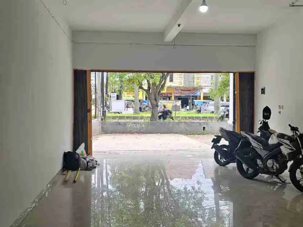 Disewakan Ruko Bagus Siap Pakai di Mainroad Taman Kopo Indah 2